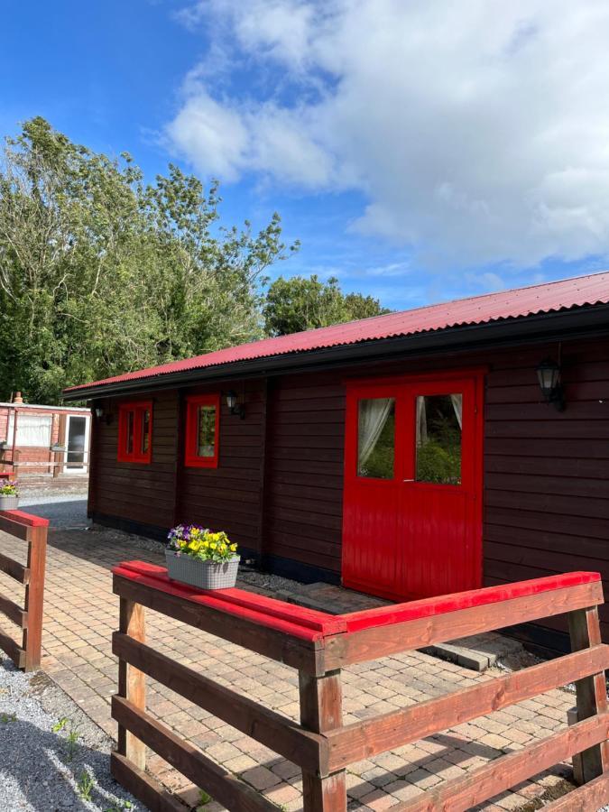 Red Squirrel Lodge Голуэй Экстерьер фото