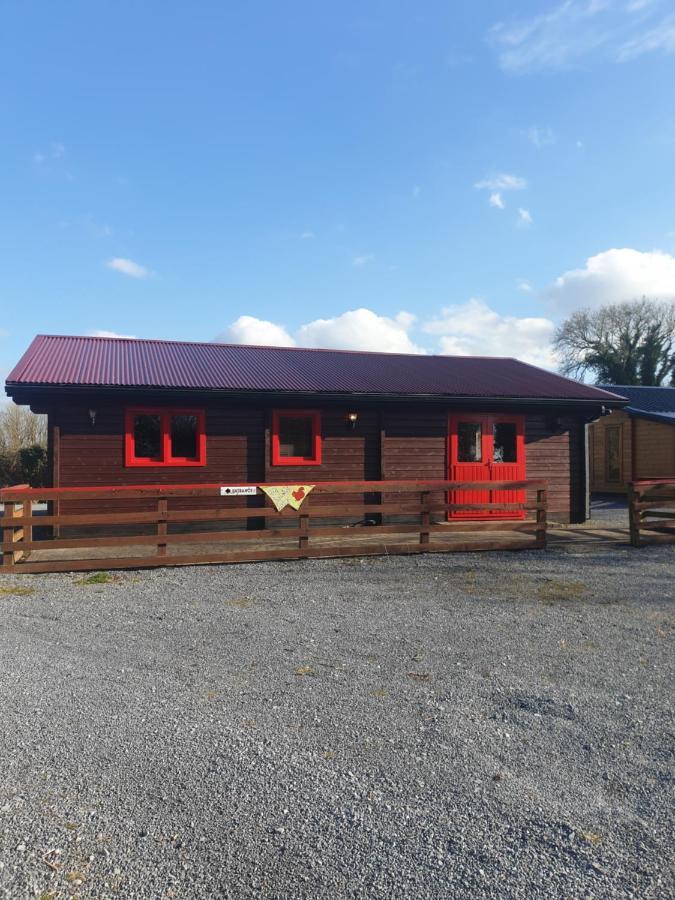 Red Squirrel Lodge Голуэй Экстерьер фото