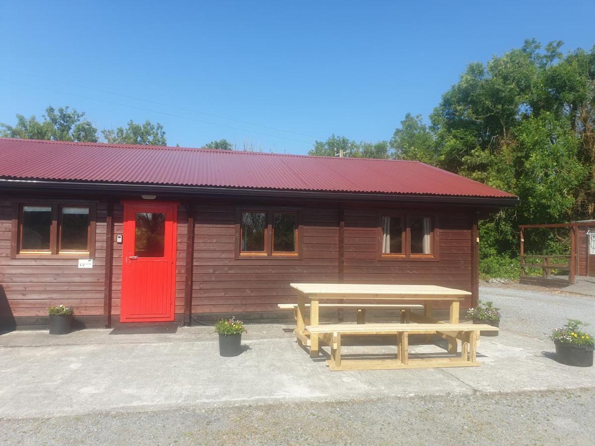 Red Squirrel Lodge Голуэй Экстерьер фото